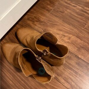 Lucky Brand Women’s Tan Ankle Boots